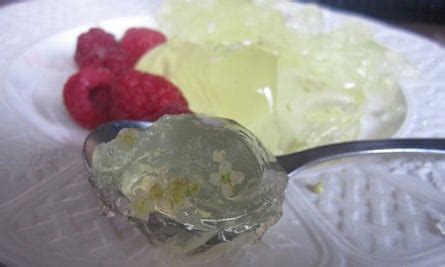 how-to-make-elderflower-jelly-recipe-dessert-the image