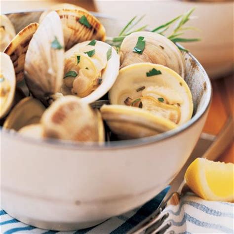steamed-clams-or-mussels-in-seasoned-broth image