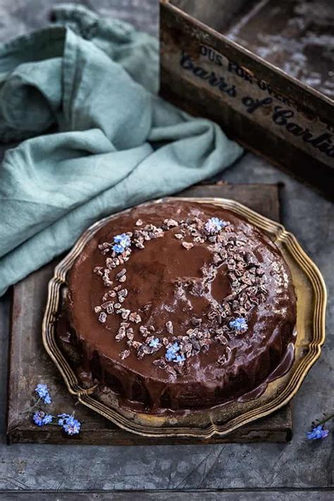 chocolate-date-and-coffee-cake-with-chocolate-glaze image