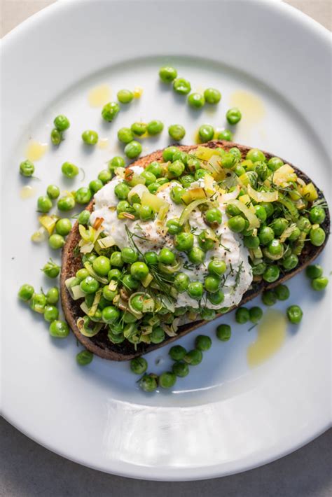 spring-pea-and-leek-tartine-smart-in-the-kitchen image