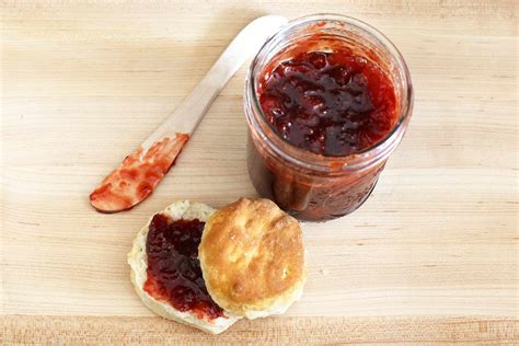 small-batch-strawberry-jam-recipe-no-added-pectin image