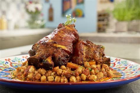 braised-chickpeas-with-spicy-aromatic-pork-shanks image