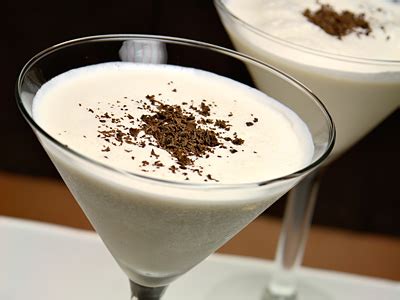 alexander-cocktail-drink-best-gin-and-cream image