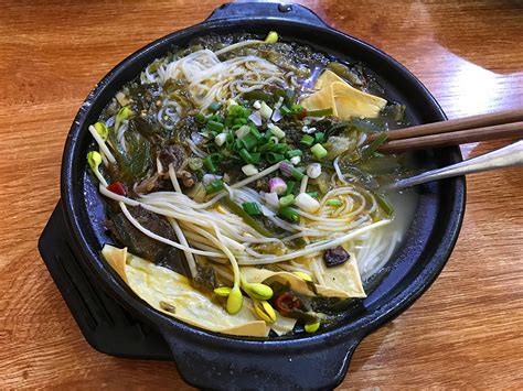 yunnan-clay-pot-rice-noodles-with-pork-and-spicy image