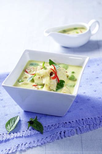 thai-green-curry-with-pork-recipe-gaeng-kiew-wan image