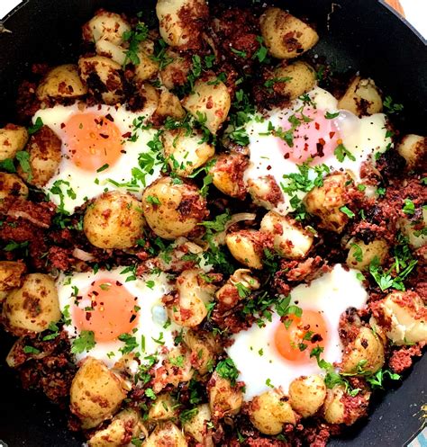 corned-beef-hash-with-fried-eggs-best-recipes-uk image