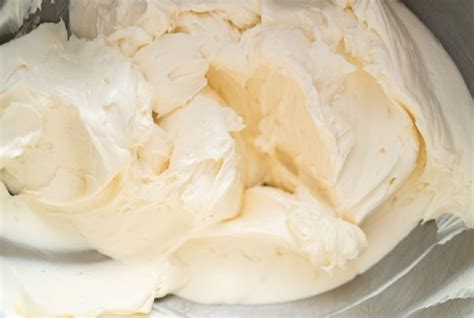 the-differences-buttercream-vs-cream-cheese-frosting image