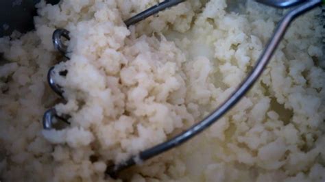 low-carb-vegan-cauliflower-mash-recipe-with-garlic image