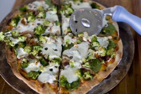 prosciutto-broccoli-and-spinach-pizza image
