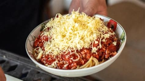 filipino-spaghetti-how-to-make-alvin-cailans-version image