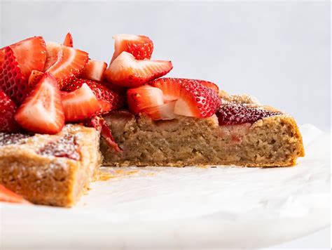 strawberries-cream-yogurt-cake-lavva image