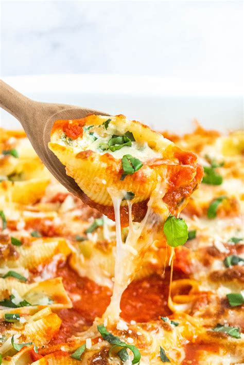 stuffed-shells-with-spinach-easy-dinner-ideas image