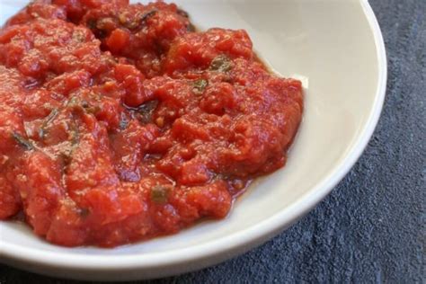 the-best-homemade-pizza-sauce-mom-to-mom-nutrition image