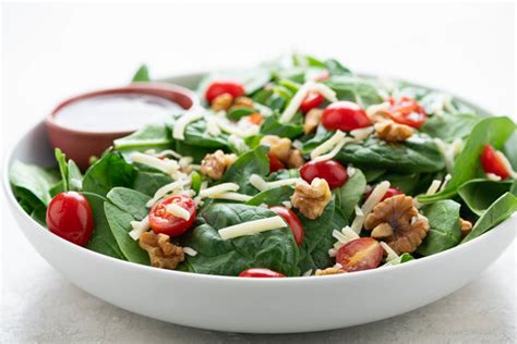 balsamic-fig-spinach-salad-recipe-home-chef image