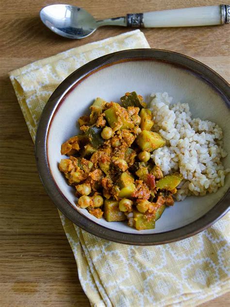 zucchini-curry-with-chickpeas-vegan image