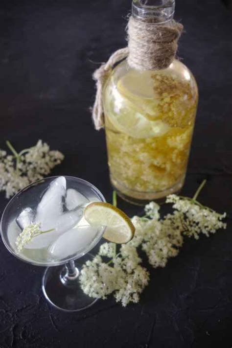 how-to-make-delicate-elderflower-liqueur image