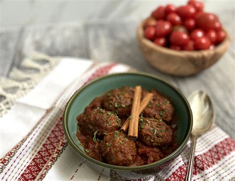 greek-meatballs-in-tomato-sauce-soutzoukakia image
