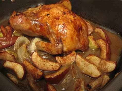 eating-jewish-rosh-hashanah-chicken-with-cinnamon-and-apples image