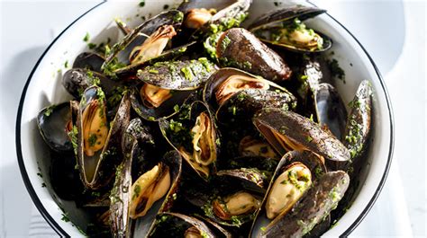 grilled-mussels-with-salsa-verde-from-ricardo-iga image