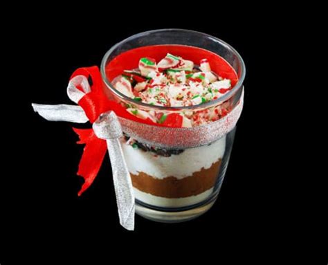 candy-cane-cocoa-in-a-jar-honest-cooking image
