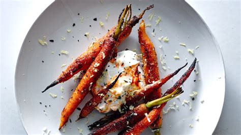spice-crusted-carrots-with-harissa-yogurt-recipe-bon image