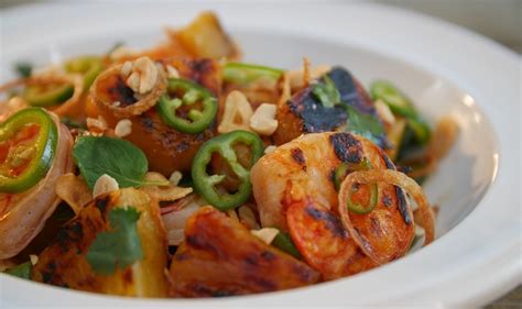 shrimp-and-pineapple-salad-with-vietnamese-flavors image