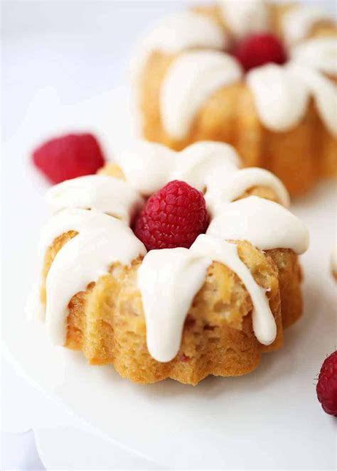 raspberry-bundt-cake-w-cream-cheese-glaze-i image