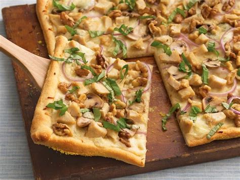 chicken-alfredo-gorgonzola-walnut-pizza image