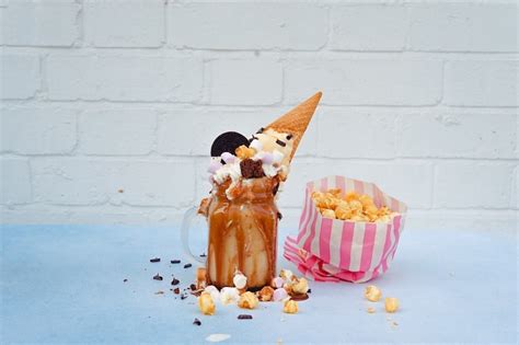 what-are-freakshakes-dessert-milkshake-guide image