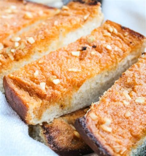 sriracha-garlic-bread-the-food-charlatan image