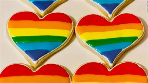 a-texas-bakery-lost-customers-after-selling-rainbow-pride image