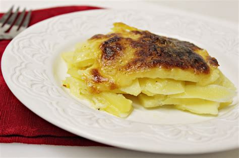 scalloped-potatoes-gratin-dauphinois-home-cooking-memories image