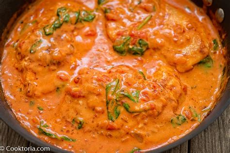 chicken-in-roasted-pepper-sauce-cooktoria image