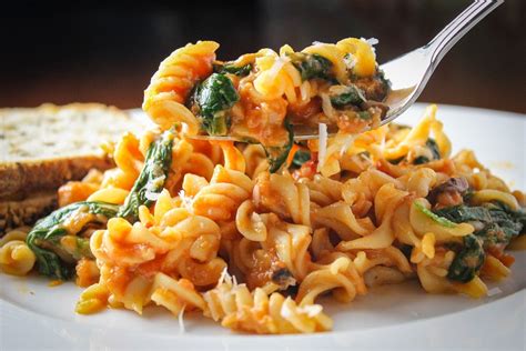 tomato-spinach-pasta-two-kooks-in-the-kitchen image