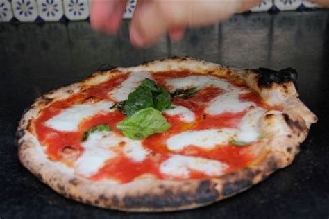 authentic-margherita-pizza-recipe-lovefoodcom image