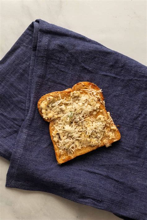 cheesy-garlicky-and-delicious-italian-toast-urban-farmie image