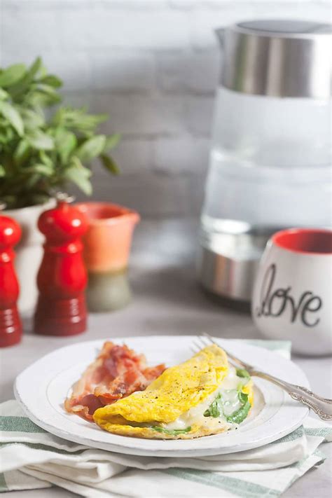 3-minute-spinach-artichoke-omelet-healthy-delicious image
