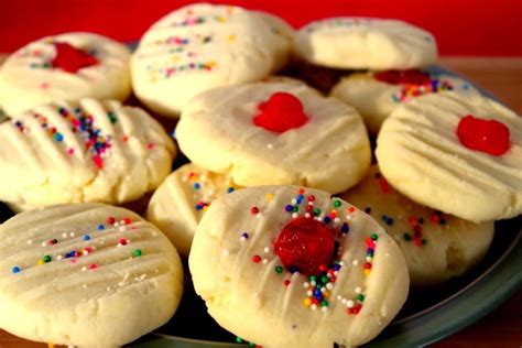 whipped-shortbread-cookies-with-cornstarch-food image