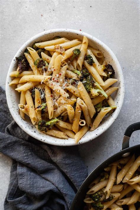 roasted-garlic-and-broccoli-pasta-the-live-in-kitchen image