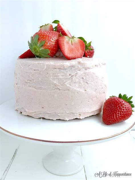 strawberry-almond-flour-cake-scd-paleo image
