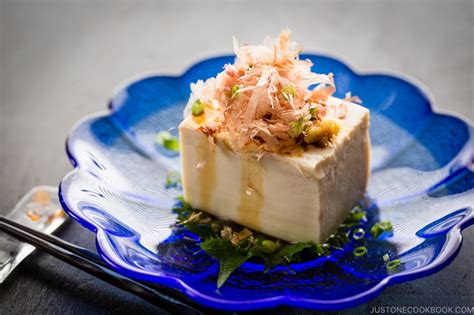 japanese-cold-tofu-hiyayakko-冷奴-just-one-cookbook image