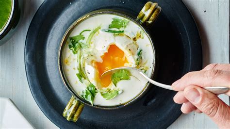 garlic-soup-with-potatoes-and-poached-eggs-bon image
