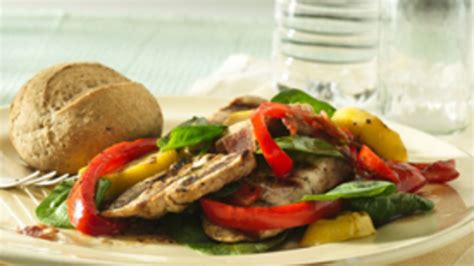 grilled-turkey-spinach-salad-recipe-pillsburycom image