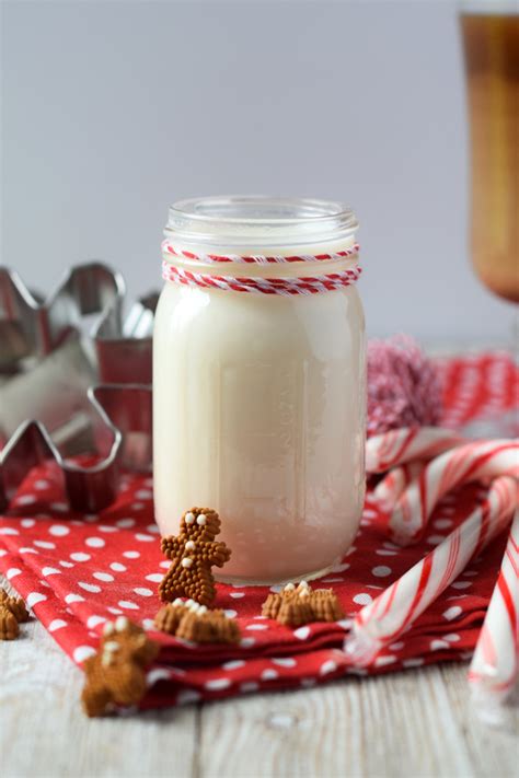 gingerbread-coffee-creamer-snacks-and-sips image