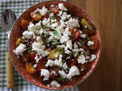 cherry-tomato-and-feta-salad-chez-le-rve-franais image