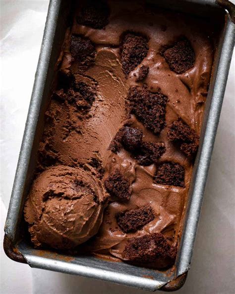 vegan-chocolate-fudge-cake-ice-cream-school image