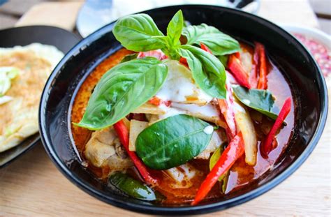 thai-red-curry-kaeng-phet-gai-amalocal image