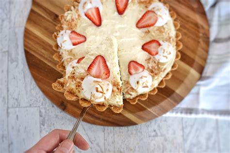 strawberry-pia-colada-pie-recipe-dole-sunshine image