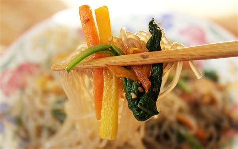 japchae-recipe-korean-noodles-with-vegetables image