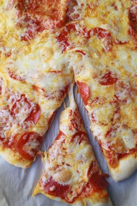 chicken-artichoke-bacon-pizza-with-a-creamy-garlic image